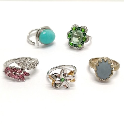 817 - 5 x silver stone set rings inc flower design & multi green stone ring - total weight 24.9g