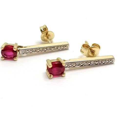 822 - Pair of 18ct hallmarked gold ruby & diamond drop earrings - 2cm drop & 3.5g total weight