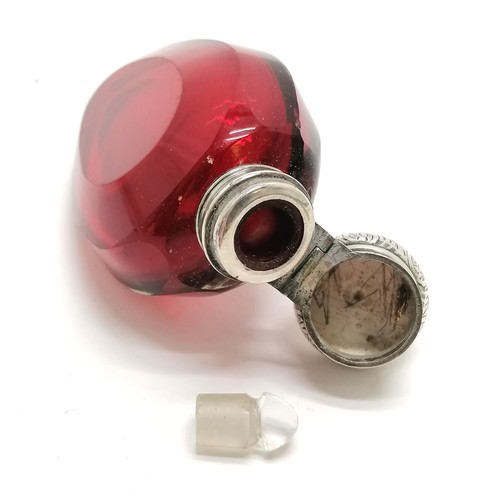 160 - Antique unmarked silver topped ruby glass scent bottle with stopper 8.5cm long - in good used condit... 