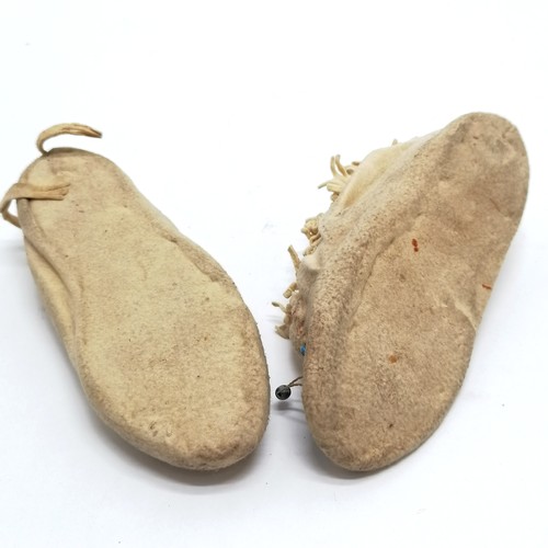 165 - Pair of child's north American Indian chamois leather beaded moccasins 15cm long