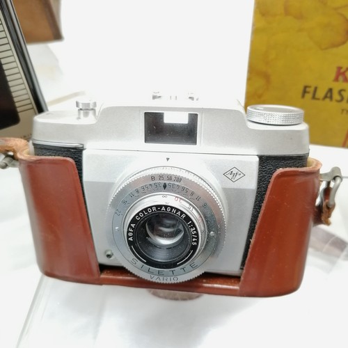 182 - Qty of vintage cameras inc Eastman A-127 (with original film still inside!!), Zenit-E, Pentax, Kodak... 