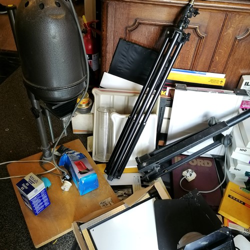 221 - Large quantity of photographic equipment incl.  an Elinchrom 500 lamp, Kodak paper, developing trays... 