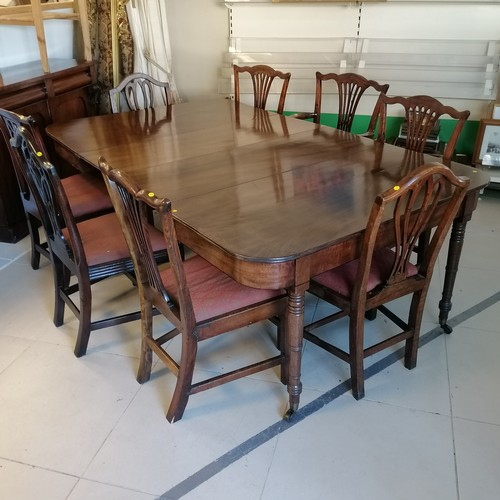 271 - An antique Mahogany D end extending Dining Table with 2 extending leaves, on turned column legs. 212... 