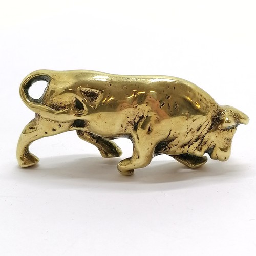 357 - Small bronze study of a bull - 7cm long x 3.5cm high