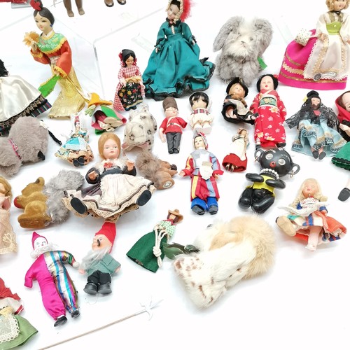 415 - Collection of world dolls t/w vintage cat toy (12cm) etc