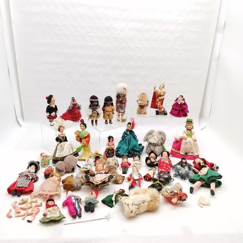 415 - Collection of world dolls t/w vintage cat toy (12cm) etc