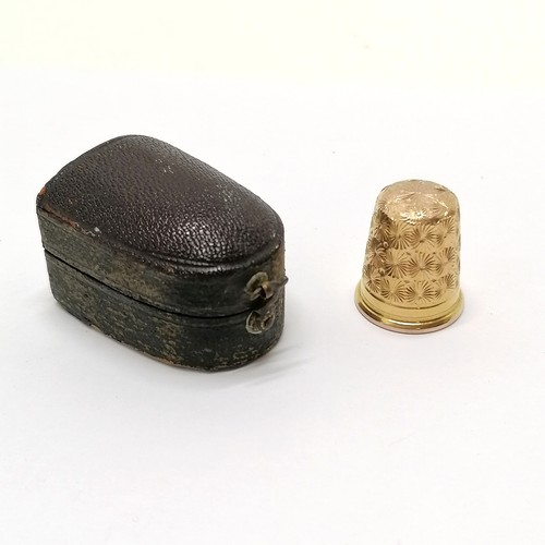 419 - 1927 9ct hallmarked gold Charles Horner thimble size 8 (3.4g) in original Geo. Skeggs Kingsland reta... 