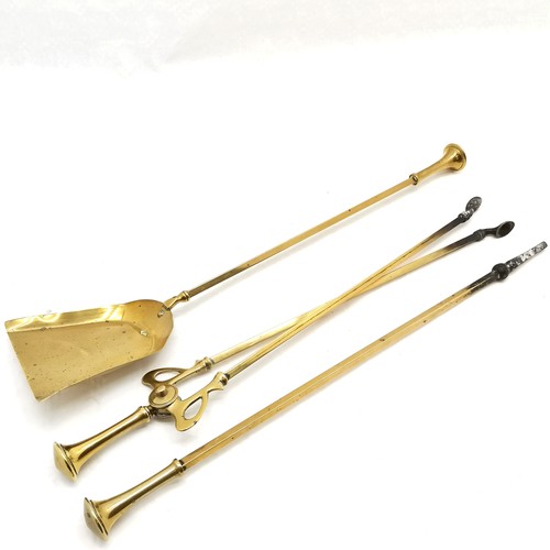 424 - Antique brass companion set, with reeded decoration to handles, comprising of tongs, poker and shove... 