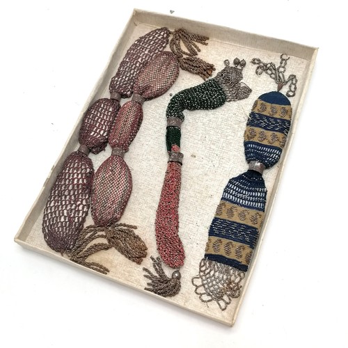 510 - 4 x antique misers purses with steel cut detail & beaded woven cloth mounted in a display box - 35cm... 