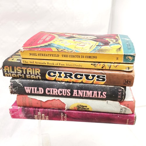 504 - Collection of Various Circus memorabilia, to include assorted programmes, books and a cap.