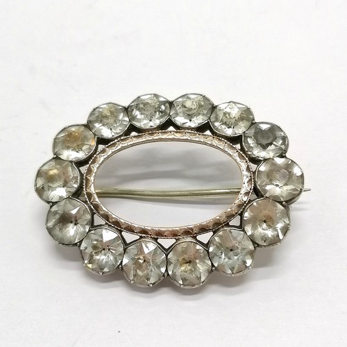 718 - Antique unmarked silver and paste brooch with gold detail to inside rim, 4cm across - some wear to s... 