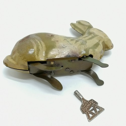 10 - Tin plate jumping rabbit / hare prov patent 4477 - 14cm long & has key & works at time of listing