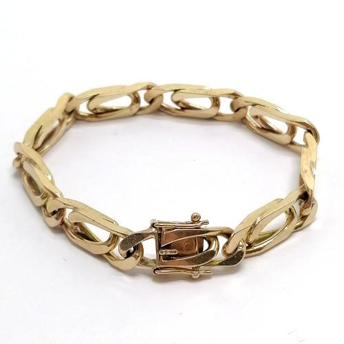 820 - 9ct hallmarked gold large fancy link bracelet - 19cm & 28.9g