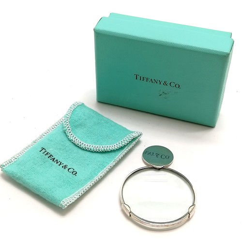 829 - Tiffany & Co silver hallmarked hand lens (4cm diameter) in original pouch + box