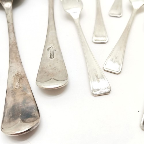 851 - Set of 5 silver coffee spoons Sheffield 1939, 4 silver teaspoons Chester 1917 and another Birmingham... 