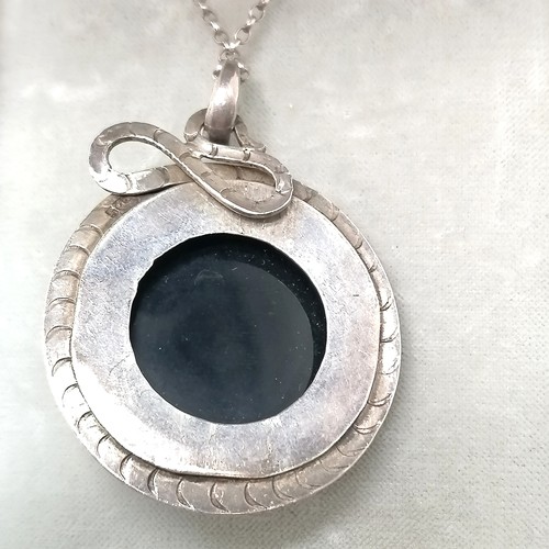 824 - Silver snake pendant set with black onyx (3.6cm diameter) on a silver 42cm chain (total weight 26g) ... 