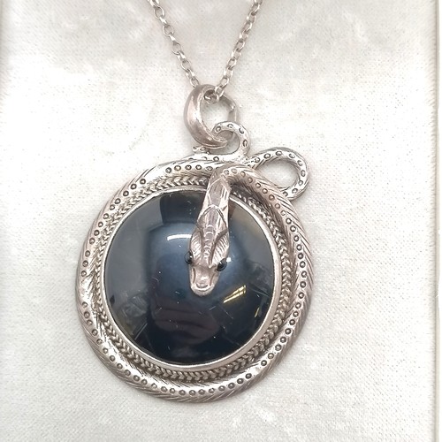 824 - Silver snake pendant set with black onyx (3.6cm diameter) on a silver 42cm chain (total weight 26g) ... 