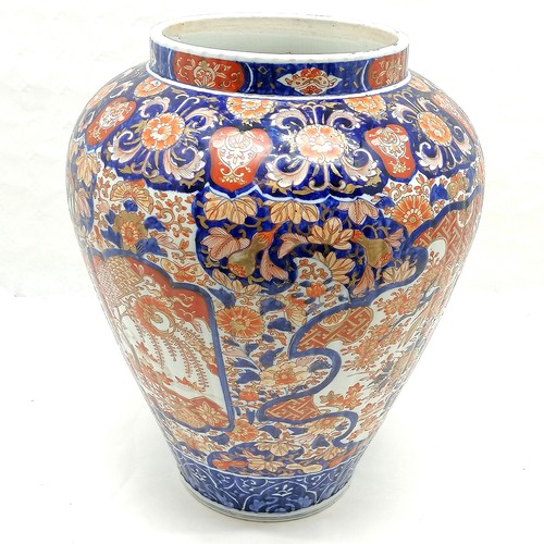 18 - Antique large scale Japanese Imari lidded vase with dog of fo detail to cover & profusely decorated.... 