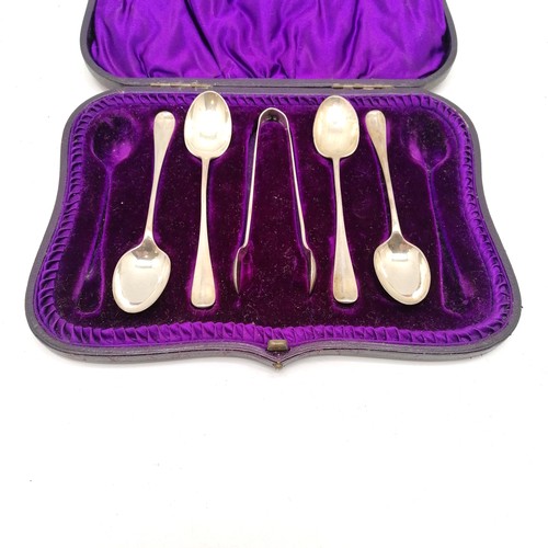 817 - Birmingham 1901 silver, teaspoons and matching sugar tongs in fitted velvet lined case 71 grams, 2 s... 