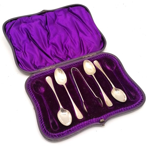 817 - Birmingham 1901 silver, teaspoons and matching sugar tongs in fitted velvet lined case 71 grams, 2 s... 