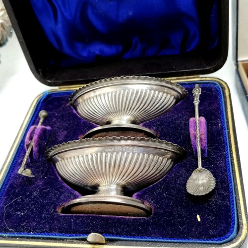 818 - 1899 cased pair of silver salts by William Henry Leather in original fitted case - 73g silver items ... 