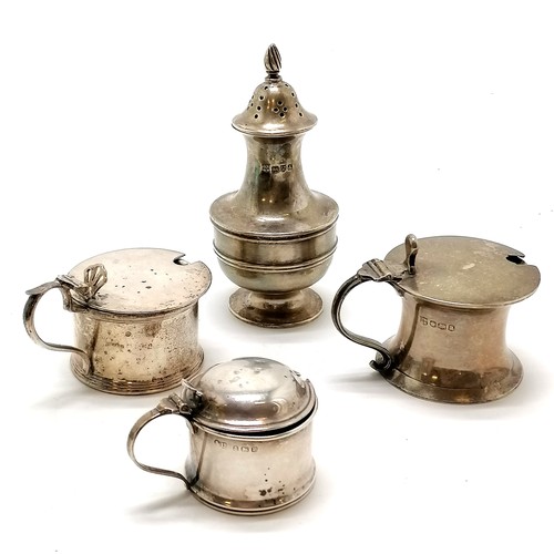 824 - 3 x silver lidded mustard pots (with blue glass liners) t/w Chester silver pepper (11cm and has a de... 