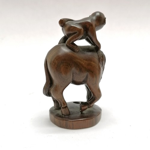 101 - Carved wooden figure of a monkey on a horse as an oriental toggle with bead eyes 5cm high