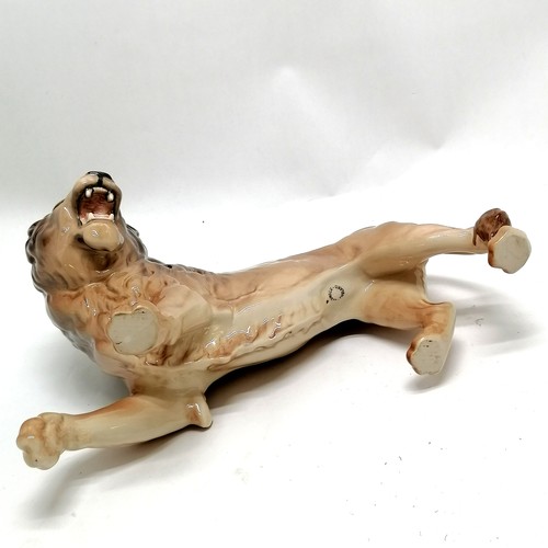 110 - Large Beswick male snarling lion figure 26cm long x 17cm high - No obvious damage