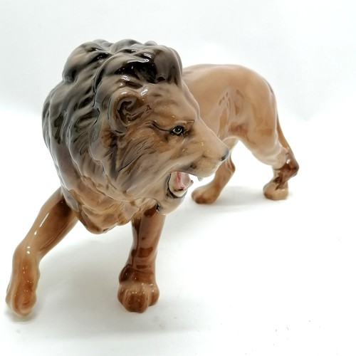 110 - Large Beswick male snarling lion figure 26cm long x 17cm high - No obvious damage