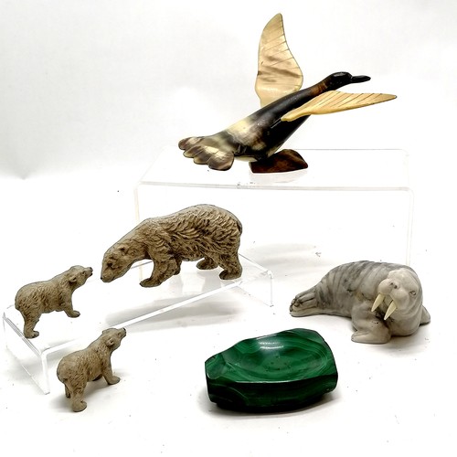 115 - Carved horn bird 17cm across, 3 polar bear figures, walrus and a malachite dish