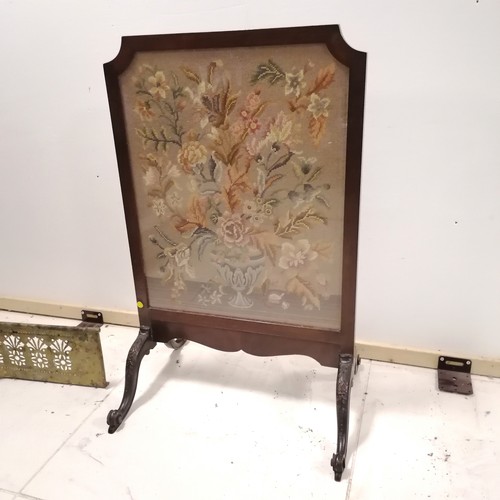 180 - Mahogany framed tapestry firescreen with carved cabriole legs terminating with scroll feet - 80cm hi... 