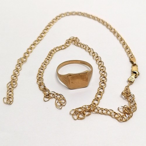 500 - 9ct hallmarked gold signet ring - size X t/w 9ct marked gold neckchain (broken) - 8.6g total weight ... 