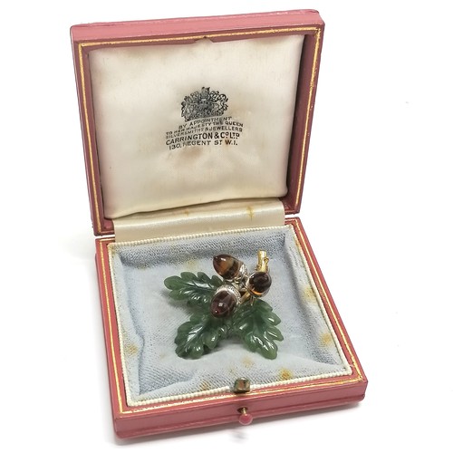 501 - Antique unmarked gold (touch tests as 9ct & 18ct) oak leaf spray brooch with jade leaves & amber aco... 