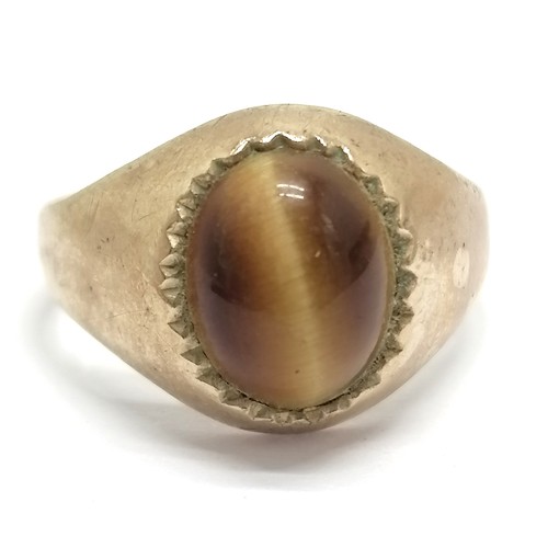 503 - 9ct hallmarked gold tigers eye ring - size O & 2.9g total weight