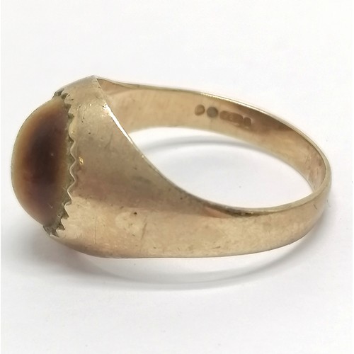 503 - 9ct hallmarked gold tigers eye ring - size O & 2.9g total weight
