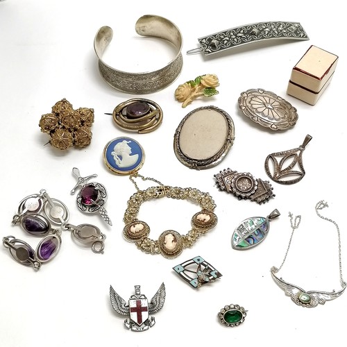 510 - Qty of jewellery inc some silver, antique hand carved cameo filigree bracelet + brooch etc - some a/... 