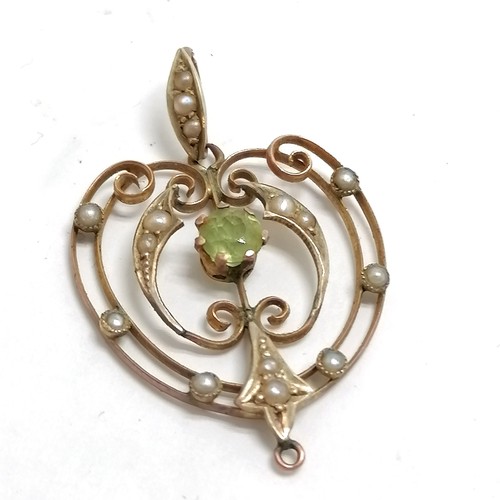 515 - Unmarked gold antique Art Nouveau pendant set with peridot and pearl - 3.2cm drop & 2g total weight ... 