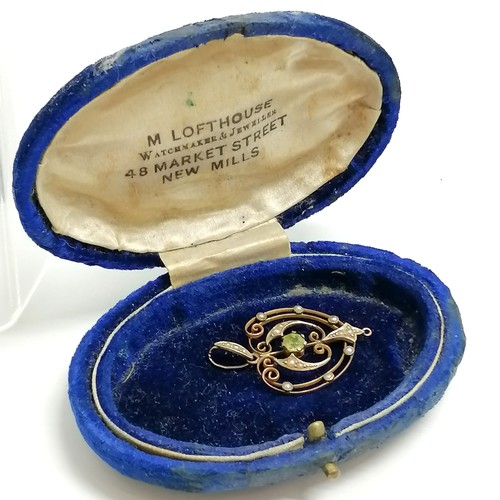 515 - Unmarked gold antique Art Nouveau pendant set with peridot and pearl - 3.2cm drop & 2g total weight ... 