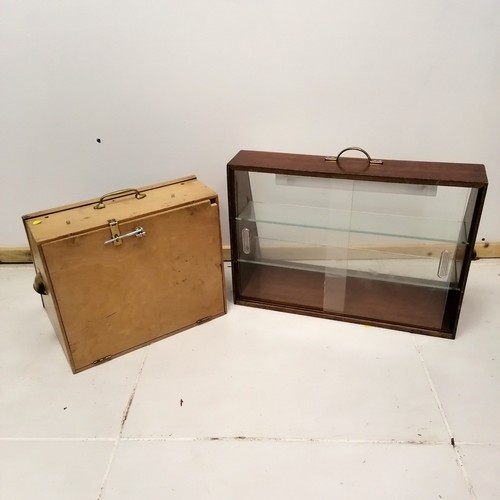 521 - 2 vintage wooden table display cabinets, the mahogany one has 2 shelves and Perspex doors to back 53... 