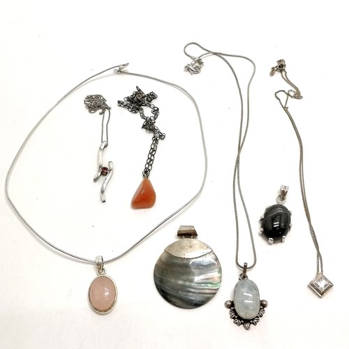 716 - 7 x silver pendants (mostly stone set & 5 on silver chains - 1 has replacement catch) - total weight... 