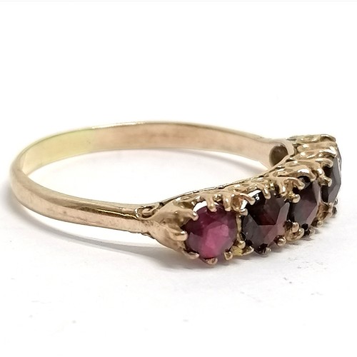 733 - Antique 9ct marked gold 5 stone garnet ring - size T & 2.5g total weight