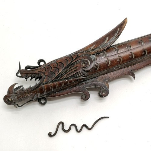 447 - Tribal blowpipe (74cm) in the form of a dragon in stained bone with 3 original darts