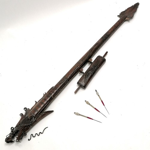 447 - Tribal blowpipe (74cm) in the form of a dragon in stained bone with 3 original darts