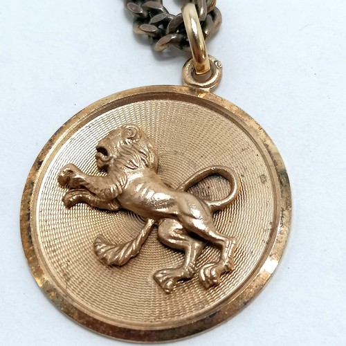 57 - Qty of crowns & 5 x Newton £1 notes t/w silver gilt lion pendant (3cm diameter) on metal chain