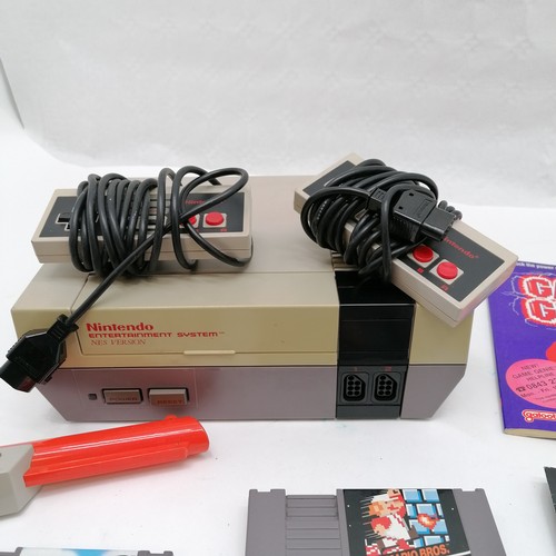 375 - Nintendo entertainment system (NES) console t/w 2 orignal controllers, Super Mario Bros 2, Super Mar... 