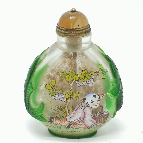 30 - Oriental snuff bottle with agate stopper & green carp decoration in relief to the sides & script to ... 