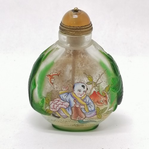 30 - Oriental snuff bottle with agate stopper & green carp decoration in relief to the sides & script to ... 
