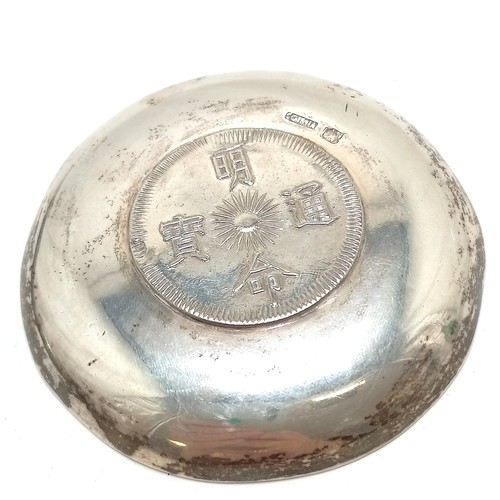 37 - Silver dish inset with Chinese coin - 8.4cm diameter & 67g and has some wear