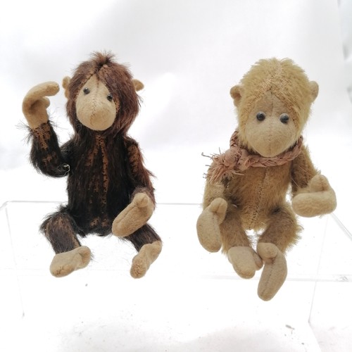 7 - 2 x antique jointed apes with poseable hands and glass bead eyes with mohair & felt bodies (15cm lon... 