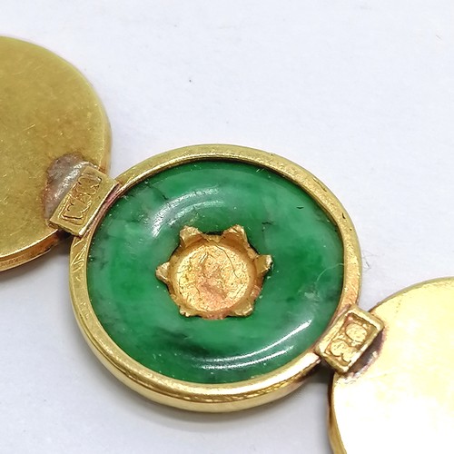 694 - Chinese jade and gold brooch with 20 Ct mark, in good used condition 4 grams total weight.